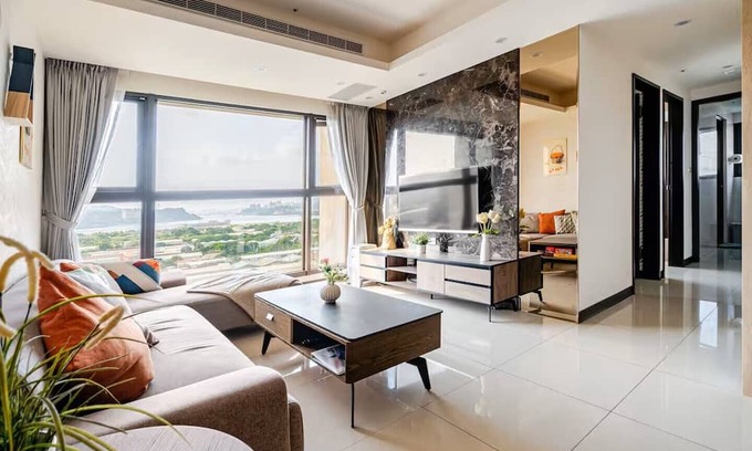 Luzhou Complejo | Family-friendly, River View, Steps to MRT, Pool, Gym