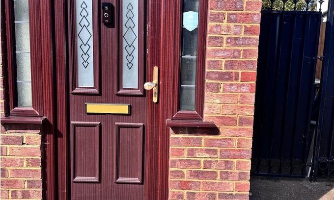 Harlington Casa | The Aviator | Modern Large 4 Bed Property | London | Mins From Heathrow