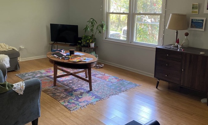 Athens Otro | Charming 1-bedroom farmhouse 7 miles from downtown Athens