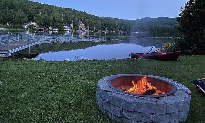 Stark Casa | Pines + Paddles - Lakeside Retreat in the Mountains