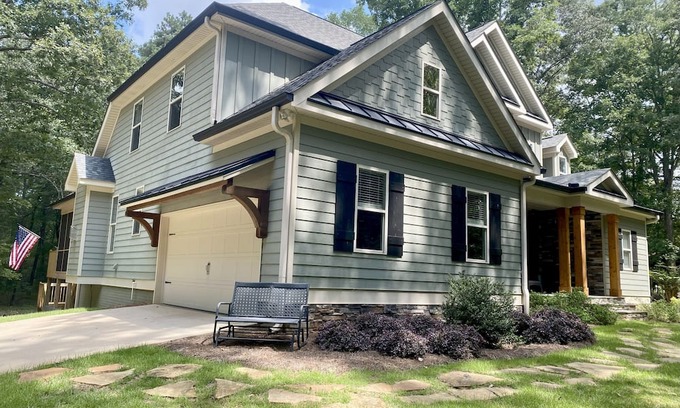 Senoia Casa | Privacy, view & location in one! Secret garden 4 bedroom Senoia home on 5 acres
