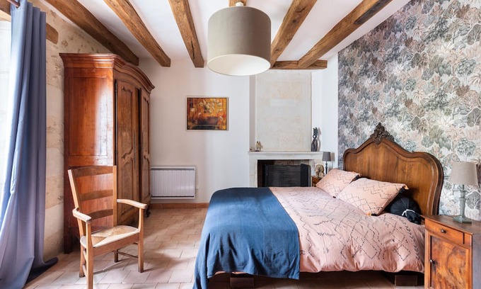 Clere-les-Pins Cama Y Desayuno | Guest Room 'Spacious Room in a Quiet Area' with Shared Garden and Wi-Fi