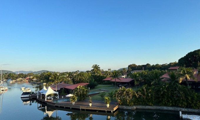 Bracui Casa | Angra dos Reis Mansion - 4,000 m2 of green area. 150 m of canal frontage. 100-foot boat