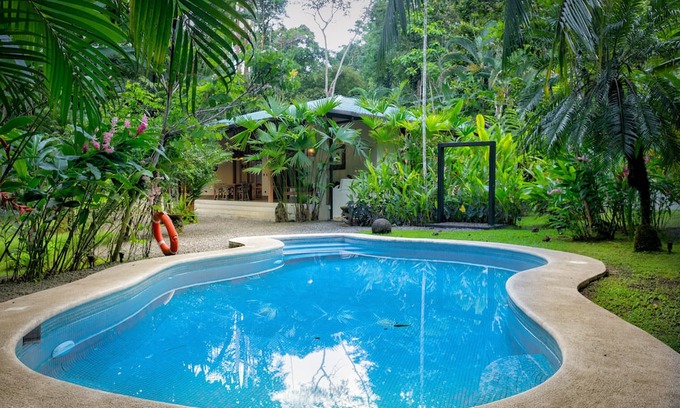 Chiguata Chalet De Esquí | Casa Xcanan private pool & lush gardens