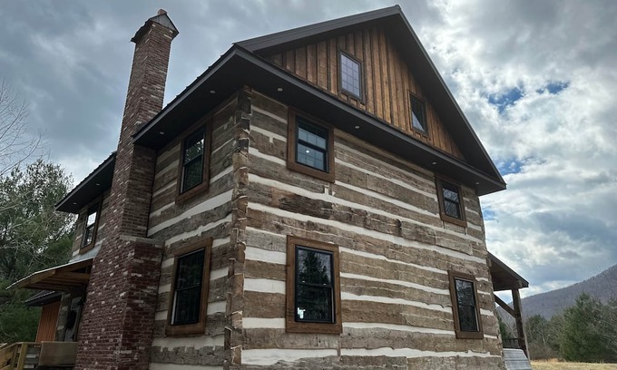 Williamsport Cabina | Cozy Oak & Ember Lodge