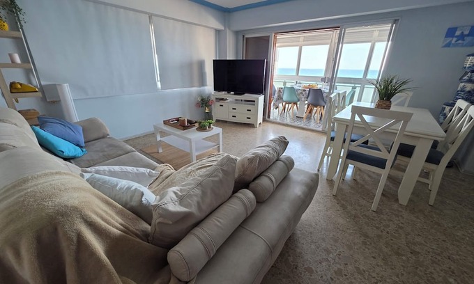 Pobles del Sud Apartamento | Beachfront house with fantastic views, full kitchen and quality wifi.