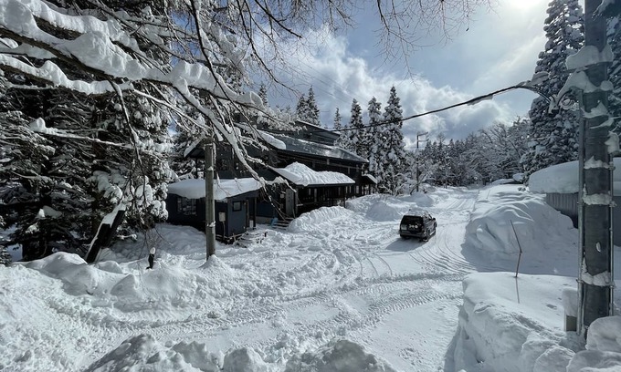 Iida Chalet De Esquí | Spacious 5-bedroom ski-in chalet—perfect for families and friends.