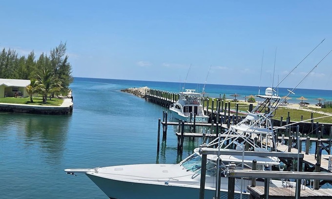 West End Condominio | Soothing 2-bedroom 2 1/2 bath condo in Blue Marlin Cove West End Grand Bahamas