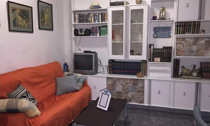 Campoamor Apartamento | Ground floor with patio next to the Auditorium (ADDA)