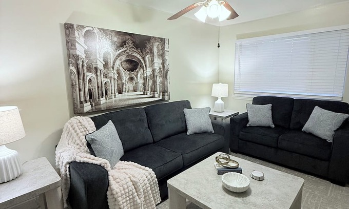 Taylor Casa | Comfortable 4BR Retreat Close to DTW, Hospitals & Expressways