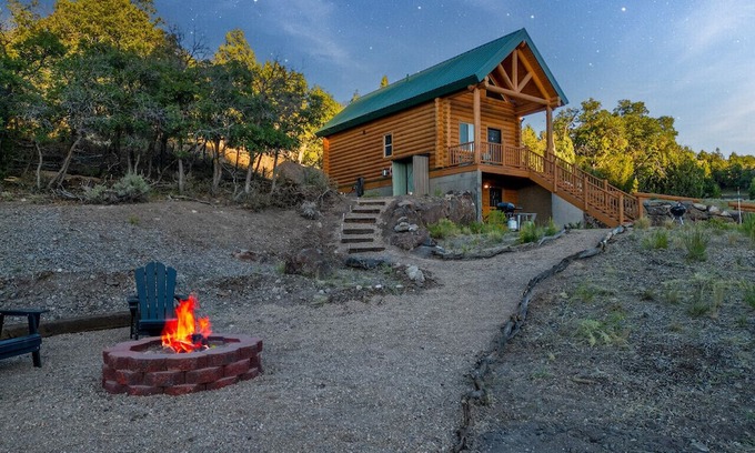 Alton Cabina | National Parks - Cowboy Hot tub and UFO Sightings
