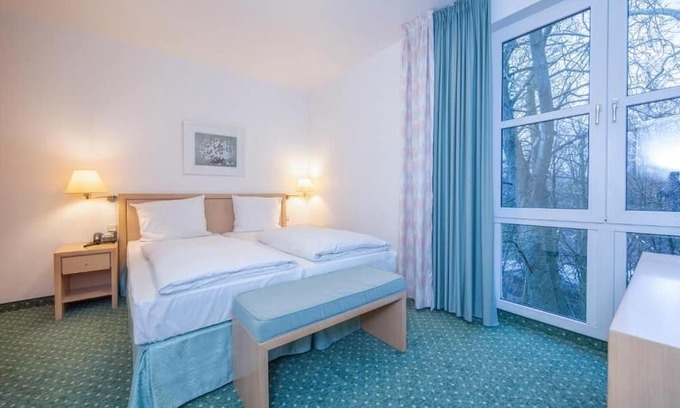 Heiligenhaus Hotel | Enjoy Room Near Thormühlen‑Park With Bistro Dining Pets Allowed Parking