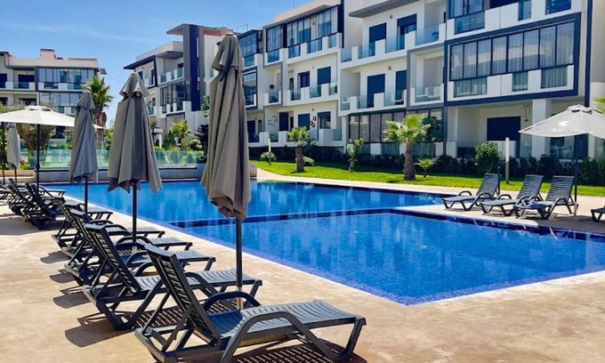 Dar Bouazza Apartamento | Elegant apartment with pool view
