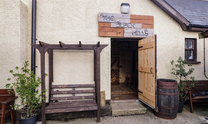 Limavady Cabaña | RUSTY BARN, pet friendly, character holiday cottage in Castlerock