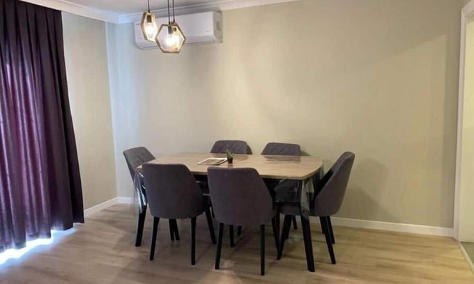 Gaziosmanpasa Apartamento | Spacious 6-bedroom apartment in brilliant Istanbul with AC