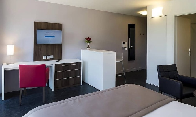 Dijon Hotel | Dijon’s Ideal Room for Easygoing | Studio w/Kitchenette | Free Offsite Parking