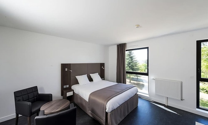 Dijon Hotel | Conveniently Located Room for Comfortable University Stays