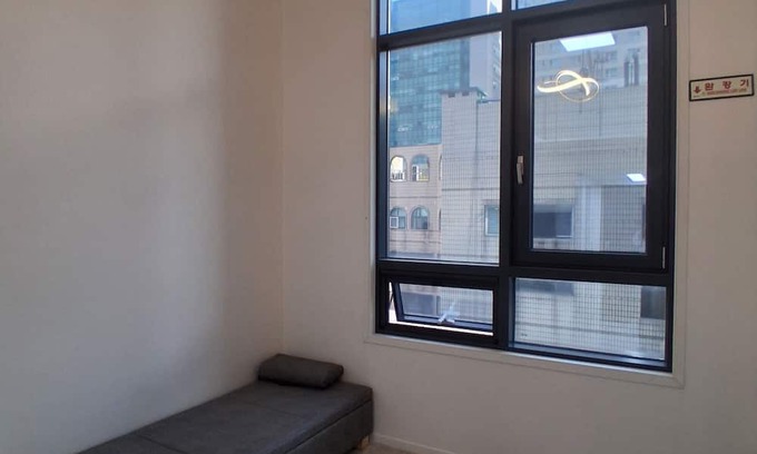 Daeheung-dong Villa | L house near Sinchon station and Ewha Womans Univ station