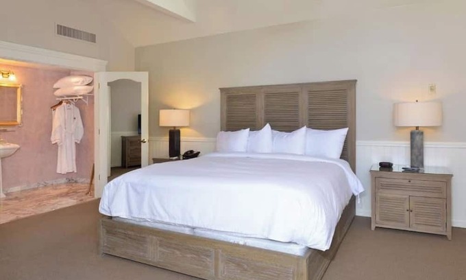 Santa Rosa Hotel | Comfortable Yet Adventurous Junior Suite Near Trails, Tasting Rooms + Local Eats