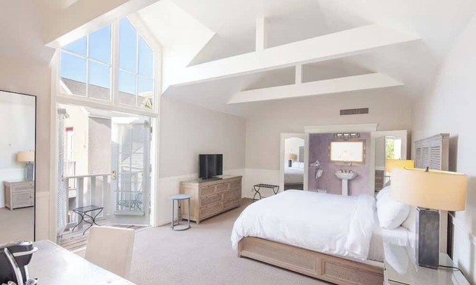 Santa Rosa Hotel | Indulge in a Two Refined Junior Suite Near Fine Dining + Santa Rosa Shops