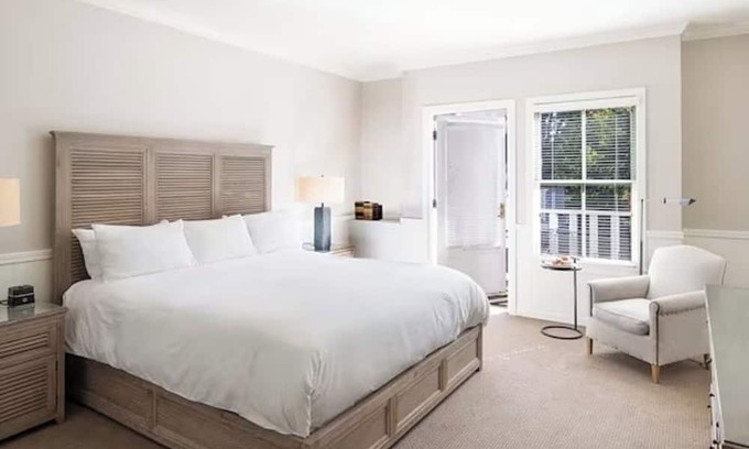 Santa Rosa Hotel | Gorgeous Décor + Vintage Vibes with Easy Access to Iconic Redwood Forests