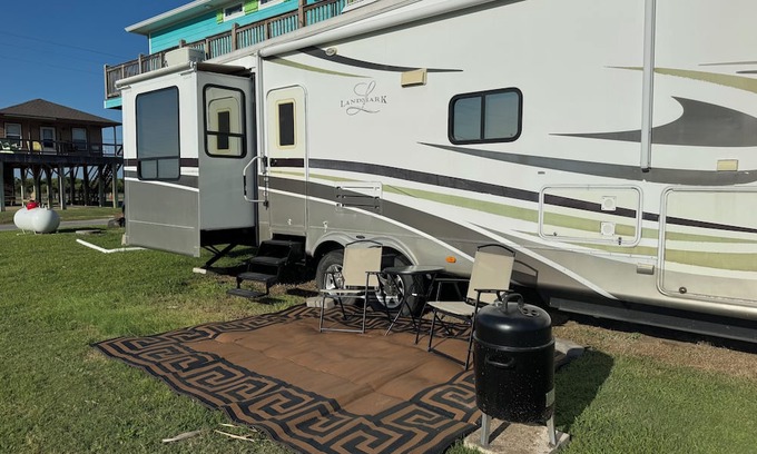 Holly Beach Casa | Spacious RV with AC in charming Holly Beach