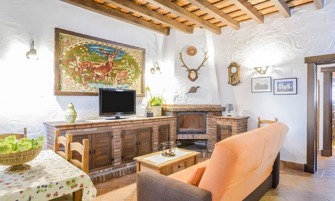 Barbate Apartamento | Apartment 'El Nogal' with Shared Pool, Wi-Fi and Air Conditioning