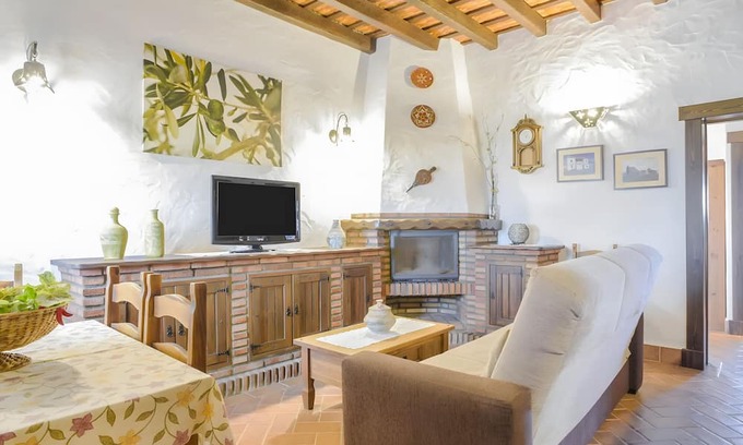 Barbate Apartamento | Apartment 'El Olivo' with Shared Pool, Wi-Fi and Air Conditioning