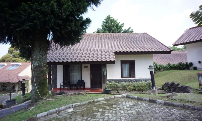 Cipanas Villa | Sangga Buana Villa
