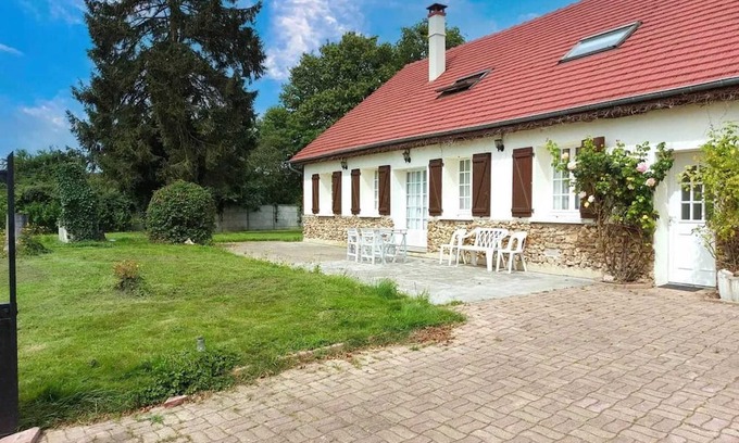 La Bazoche-Gouet Casa | Homerez - House in La Bazoche-Gouet