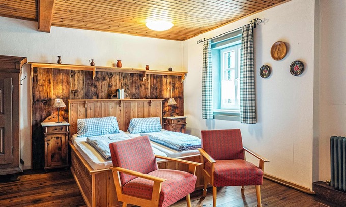 Altaussee Apartamento | Sieglgut: Torberg Apartment | Kitchen | Parking