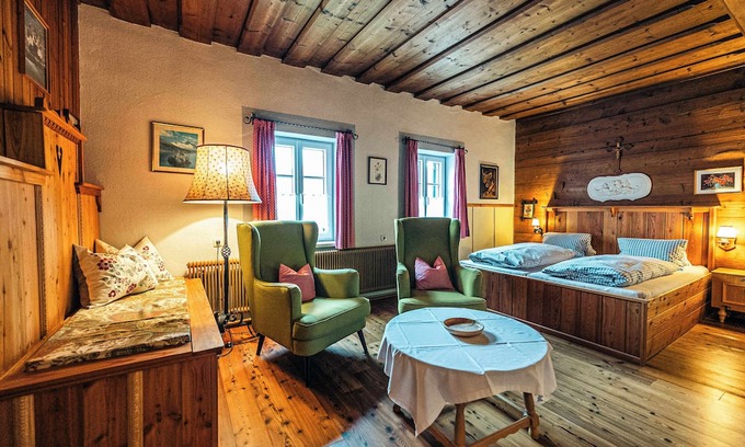 Altaussee Apartamento | Sieglgut: Schnitzler Apartment |Kitchen |Parking