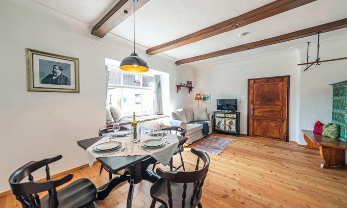 Altaussee Apartamento | Sieglgut: Brahms Apartment | Kitchen | Parking