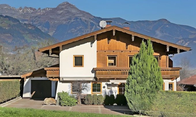 Ried im Zillertal Apartamento | Apartment 'Mia' with Mountain View, Balcony and Wi-Fi