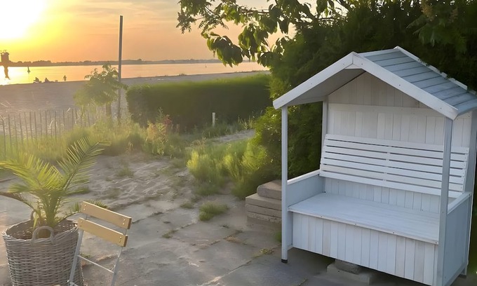 Hagen im Bremischen Apartamento | Apartment 'Weserstrand' with Private Garden and Wi-Fi