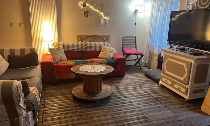 Saint-Germain-dEsteuil Casa | Holiday Home 'D'Amélie' with Shared Terrace, Shared Garden and Wi-Fi