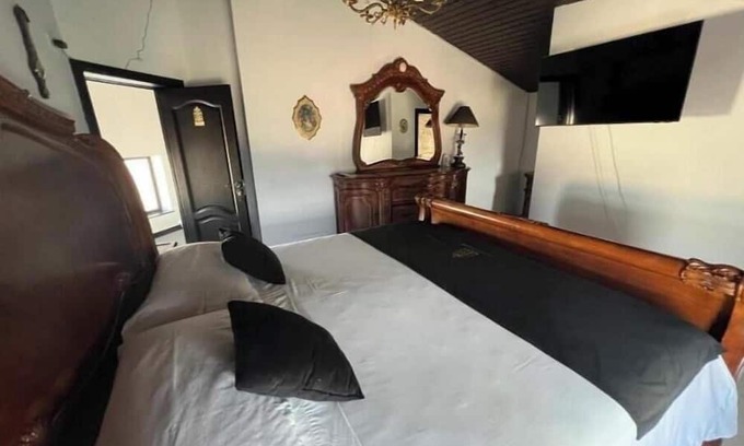 Eforie Nord Apartamento | Charming villa in superb Eforie with WiFi, AC & Deluxe King Room