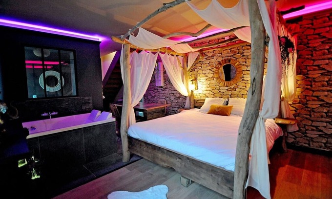 Bourgoin-Jallieu Apartamento | Évasion Safari luxe, Private XXL Spa, Cinema screen, Waterfall, Sleeps 4