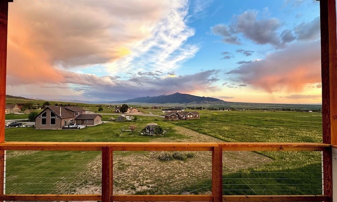 Sheridan Casa | Charming private room and bathroom. One mile from town. Best views in the valley
