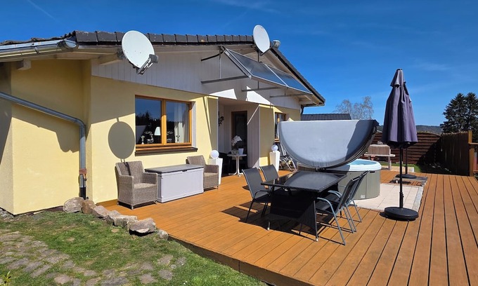 Lenzkirch Casa | Sunny vacation apartment Sonnenhuesli in the Black Forest with whirlpool and sauna