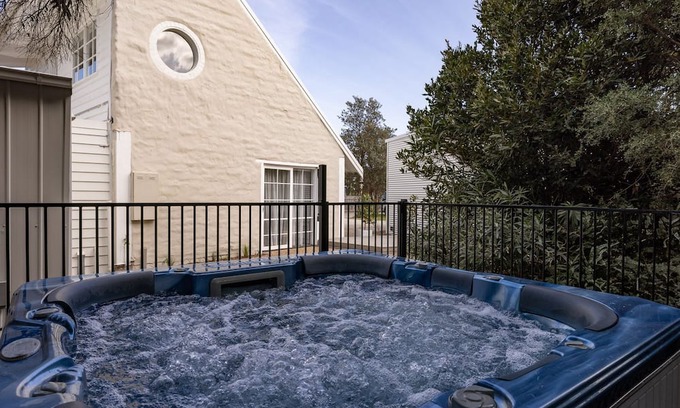 Surf Beach Casa | PI Hot Springs Retreat1