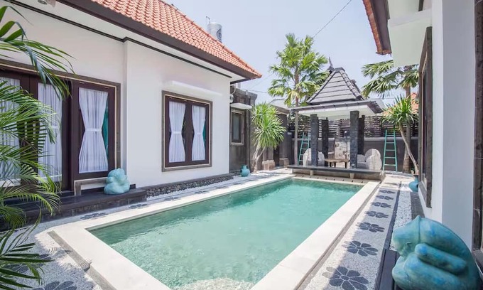 Kerobokan Villa | Villa Marjens 2 Seminyak area , 4 bedrooms sleeps 8 private pool for about $30pp