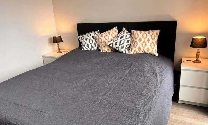 Strombeek-Bever Apartamento | Close to the atomium and expo halls. A stone's throw from trademarkt.