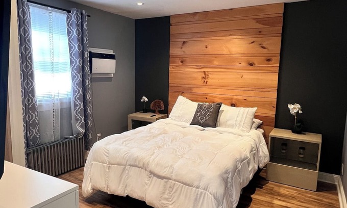 Manville Casa | Unwind at this 1 room and access to pool table,Netflix, outdoors hot-tub, gazebo