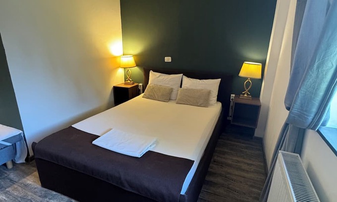 Otopeni Cama Y Desayuno | Charming bed & breakfast with AC in Otopeni
