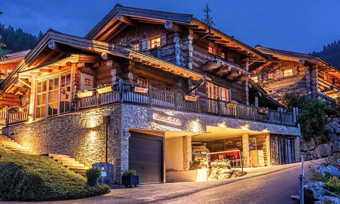 Maria Alm am Steinernen Meer Chalet De Esquí | Exclusive chalets with own sauna, whirlpool & fireplace– luxury made for comfort