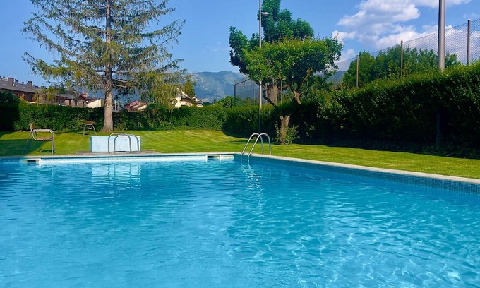 Llivia Apartamento | CAL QuEROL LLIVIA - Spacious 3BR apt, comfort & relaxation in Cerdanya · Pets