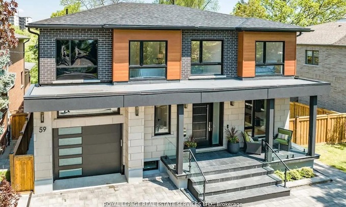 Etobicoke Casa | Luxury Executive Home close to Golf Course
