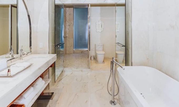 Downtown Seattle Hotel | Relaxation and Comfort in 2 Rooms with Artful Decor - Near Space Needle!