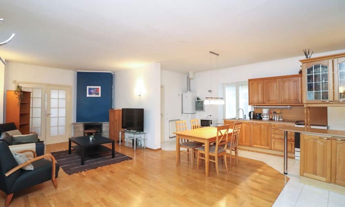 Old Town Apartamento | Center of Old Town, historic view, open floorplan
